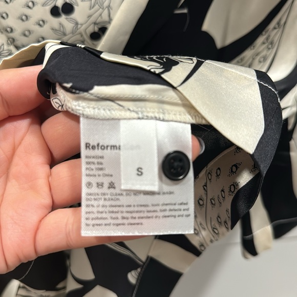 Reformation silk button down - Picture 2 of 3